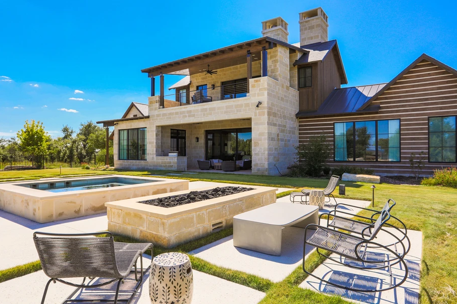 custom home outdoor living