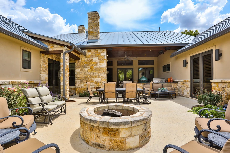 outdoor-living-rr custom home outdoor
